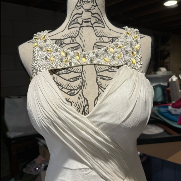 White floor length formal gown. Hoagland New York size 4 - Picture 3 of 7